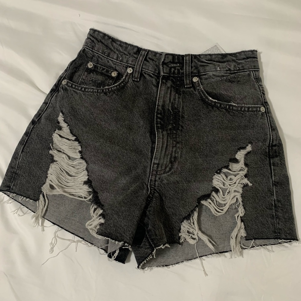 ‼️SOLD‼️ Zara Black Distressed Denim Shorts